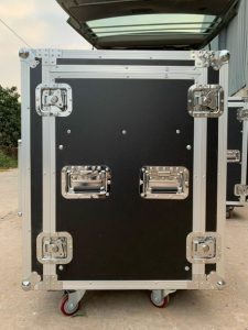 tủ rack âm thanh gỗ 12U do Cơ Điện Hà Nội sản xuất.
