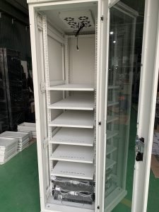 Tủ rack, tủ mạng 42U D600 màu trắng cánh kính chất lượng cao, giá rẻ thương hiệu SeArack.